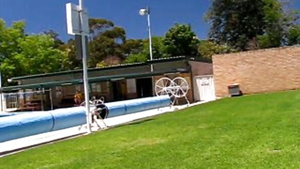 Asiyalı qadın yağlı siki sormağı xoşlayır