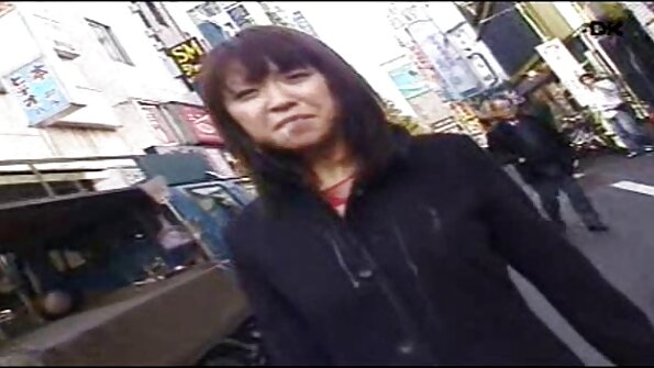 Fleyta çalan Seksual Və Sarışın Vixen